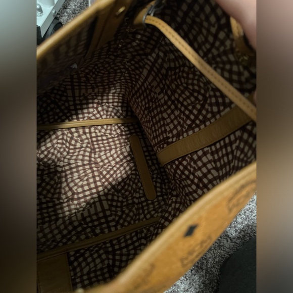 MCM Large Reversible Liz Shopper in Visetos - Picture 6 of 17